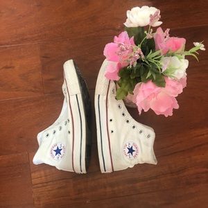 🍒3/20 White Converse